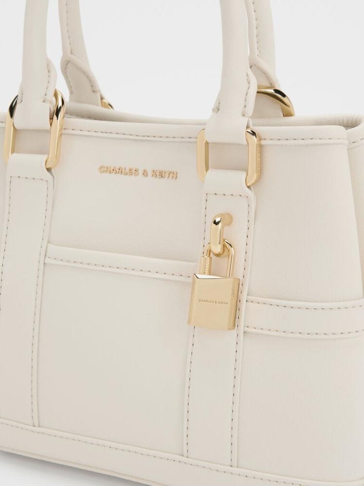 Charles and Keith bag / size Small