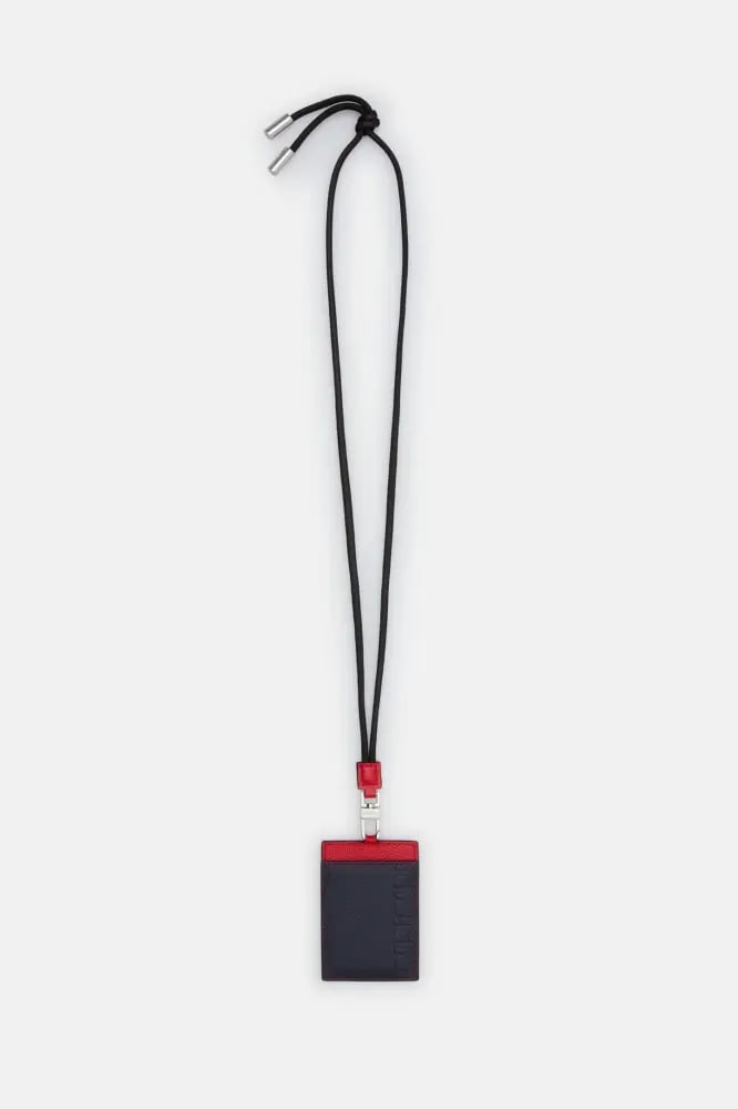 Carolina Herrera holder