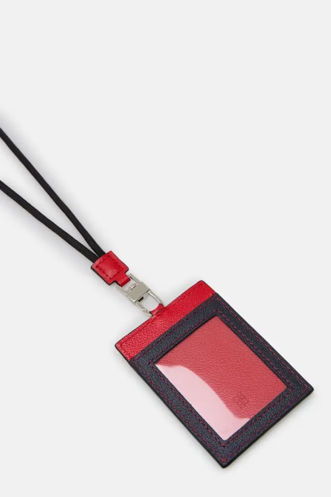 Carolina Herrera holder