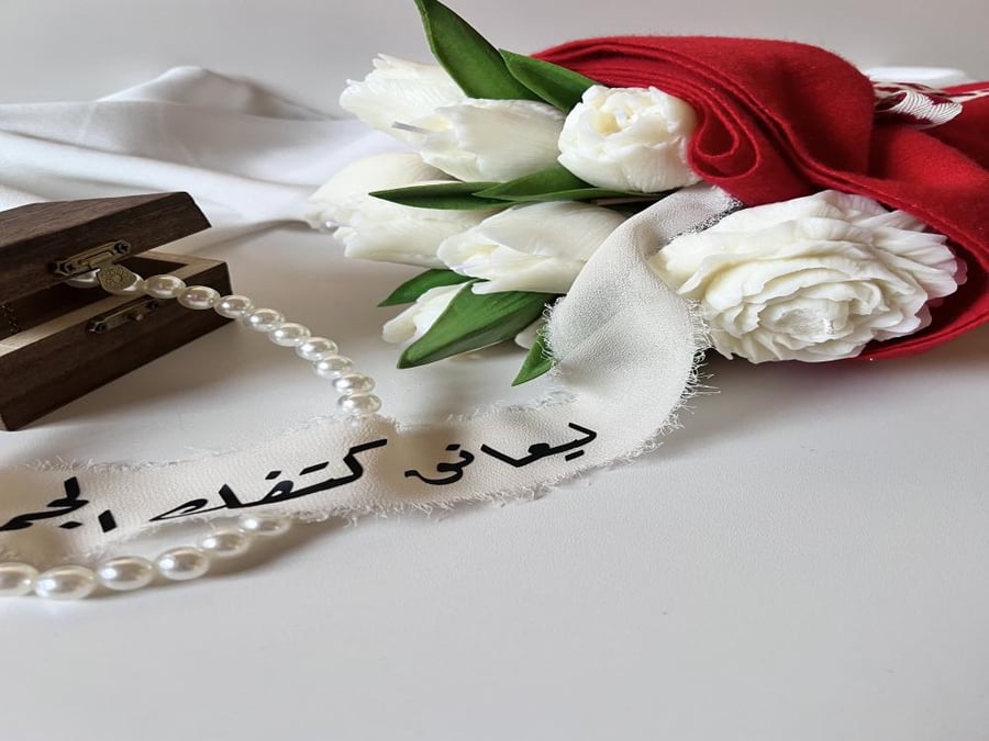 باقة شموع مع سكارف شتوي
