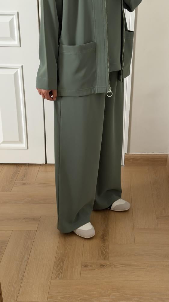 Saj Flow Scrub Set
