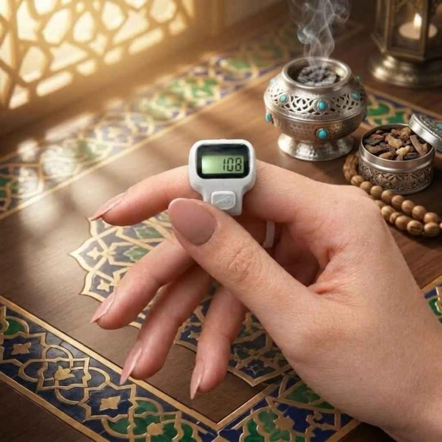 خاتم التسبيح الرقمي بلون ابيض مريح في اصبع اليد