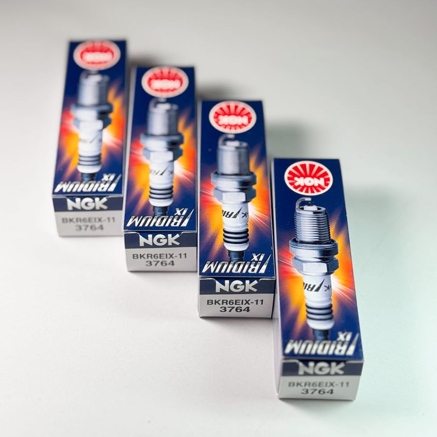 Genuine NGK Iridium Spark Plugs for Land Cruiser 4.7 IRIDIUM IX