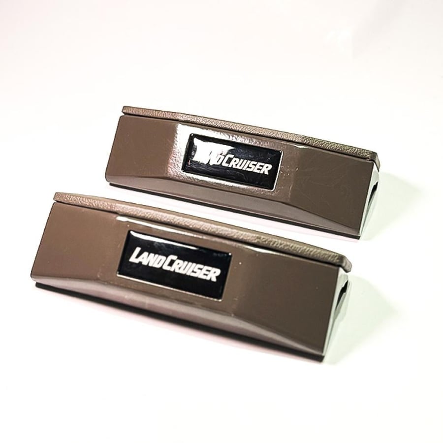 Magnetic door armrest for Toyota Land Cruiser 70 & 79 | 2-piece set