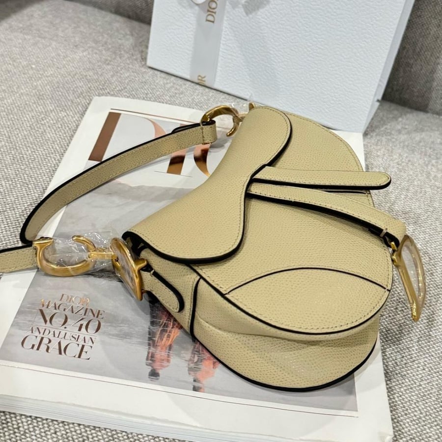 ديور saddle bag  المقاس العرض 25.5cm الارتفاع 20cm العمق 6.5cm