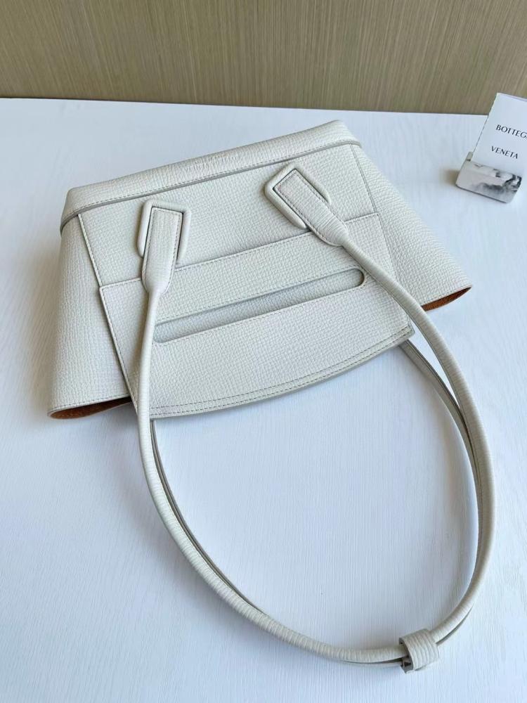 بوتيقا  Arco33.  المقاس العرض33cm. الارتفاع 23cm العمق6cm