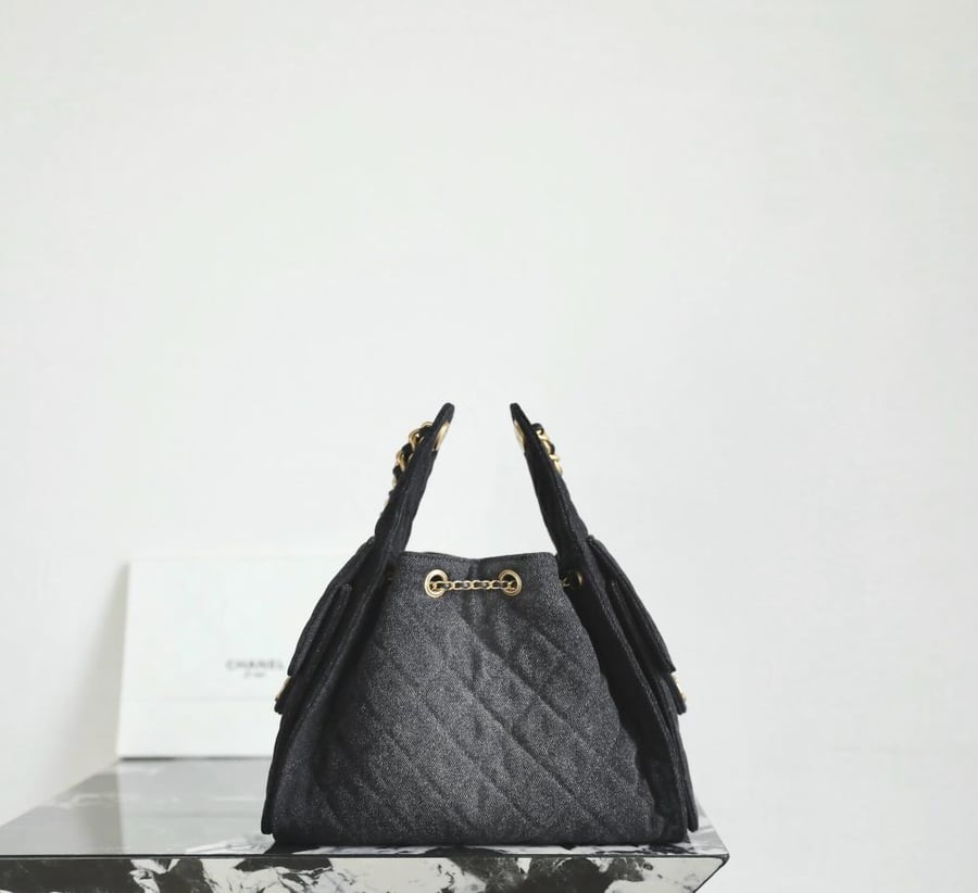 شانيل  25bag المقاس العرض 30cm الارتفاع 26cm العمق14cm