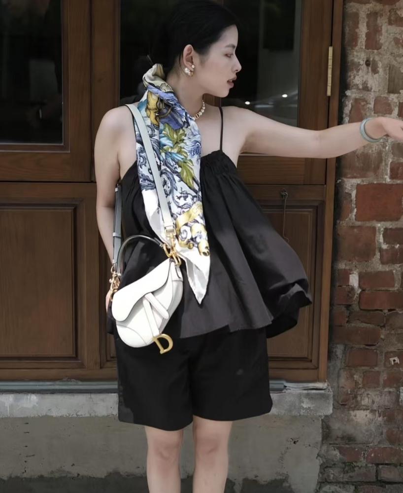 ديور saddle bag  المقاس العرض 19cm الارتفاع 16cm العمق 5cm