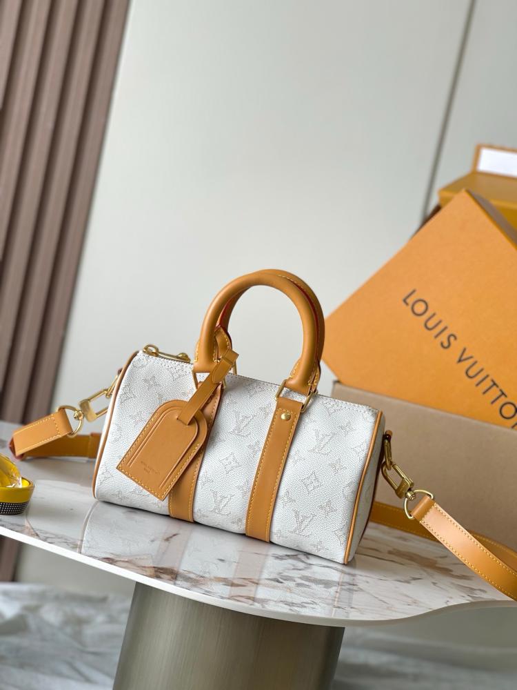 لوي فيتون Keepall Bandouliere 25 المقاس العرض 25cm الارتفاع 15cm العمق 11cm