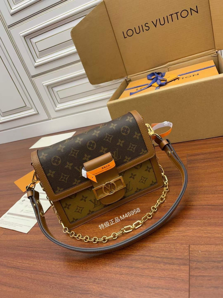 لوي فيتون. المقاس. العرض 25cm.  الارتفاع 17cm. العمق10.5cm