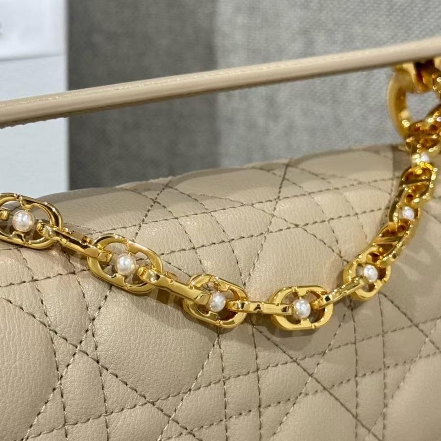 ديور jolie. المقاس العرض 22cm الارتفاع 14cm العمق8cm