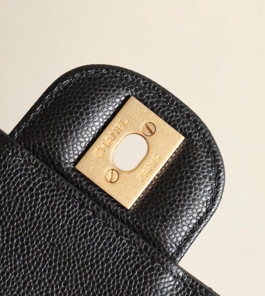 شانيل المقاس العرض 14cmالارتفاع19cm العمق4.5cm