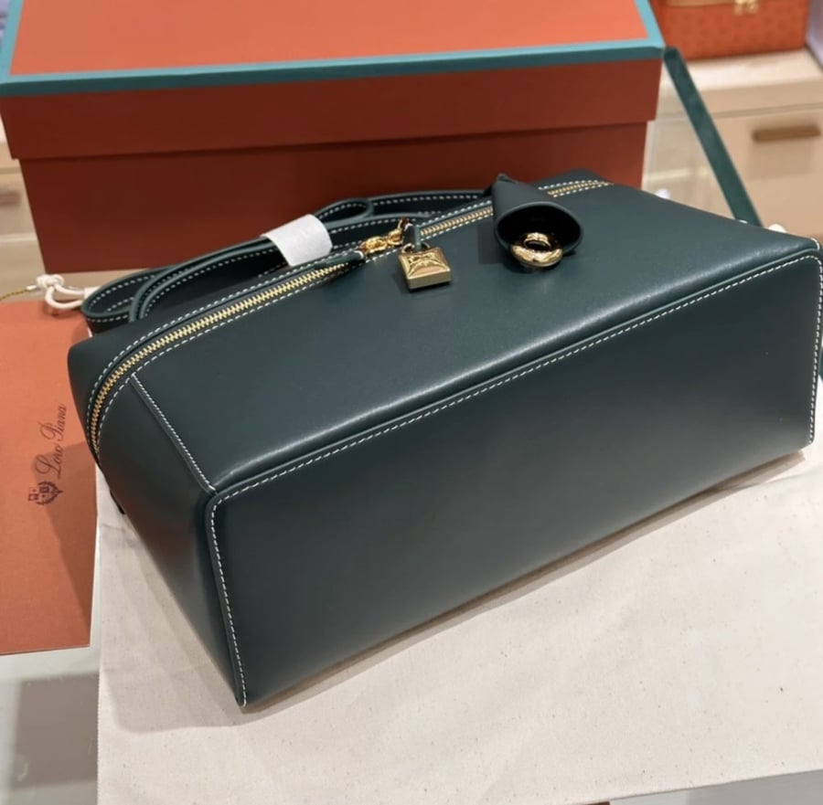 لوروبيانا المقاس العرض  27cm الارتفاع 16cm العمق 6cm