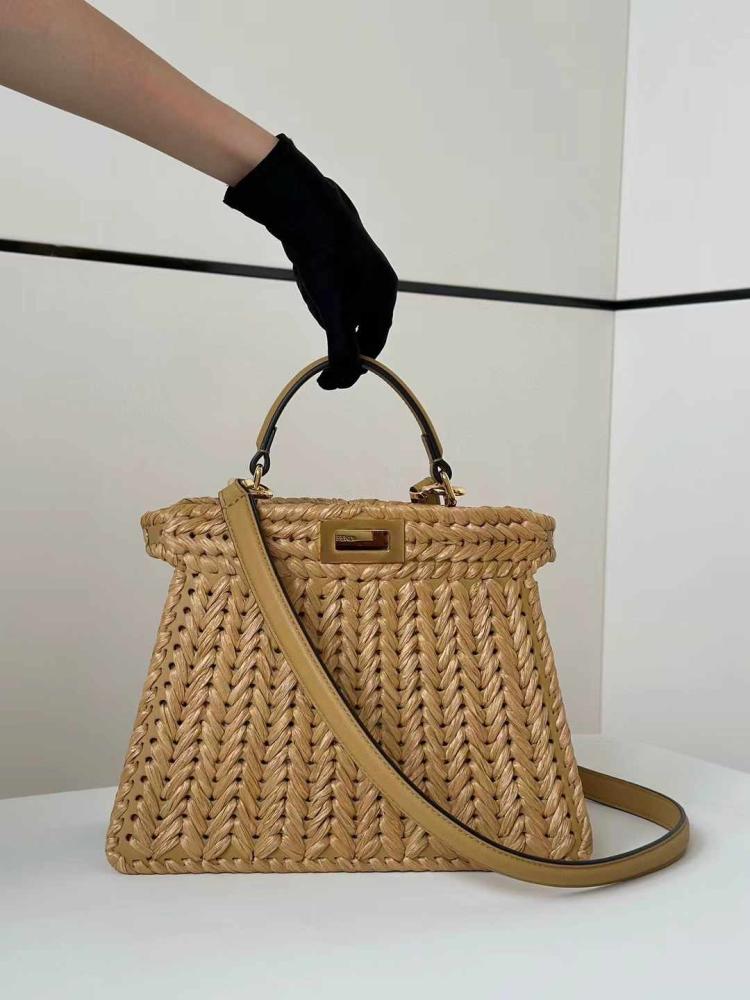 فندي بيكابو مقاس 27cm.