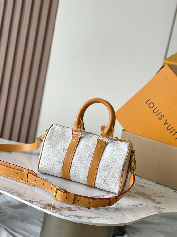لوي فيتون Keepall Bandouliere 25 المقاس العرض 25cm الارتفاع 15cm العمق 11cm