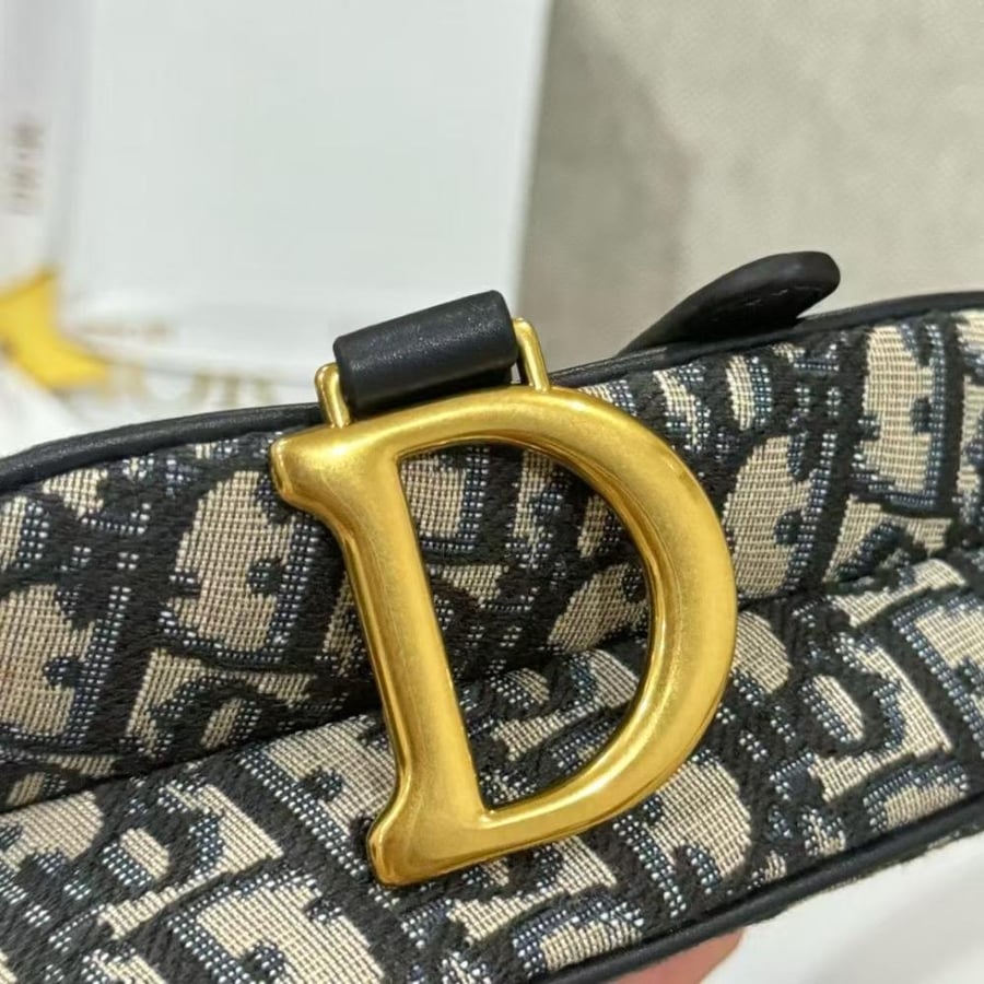 ديور saddle bag  المقاس العرض 19cm الارتفاع 16cm العمق 5cm