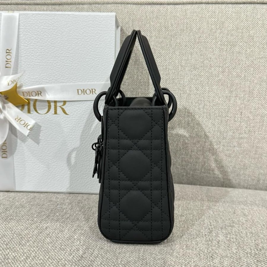 ليدي ديور  ميني. المقاس العرض 17cm الارتفاع 15cm العمق7cm