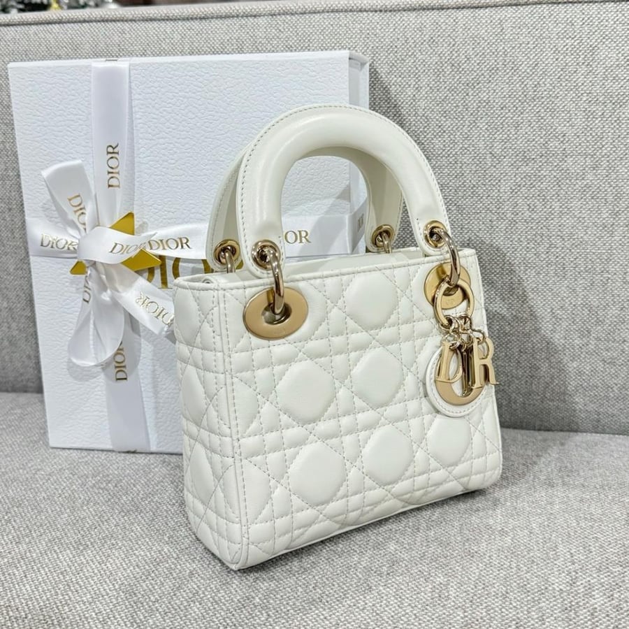 ليدي ديور  ميني. المقاس العرض 17cm الارتفاع 15cm العمق7cm