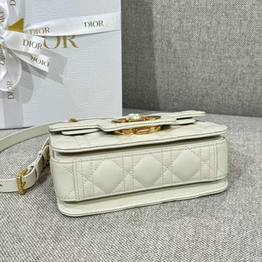 ديور jolie المقاس العرض 19cm الارتفاع 12cm العمق 6cm