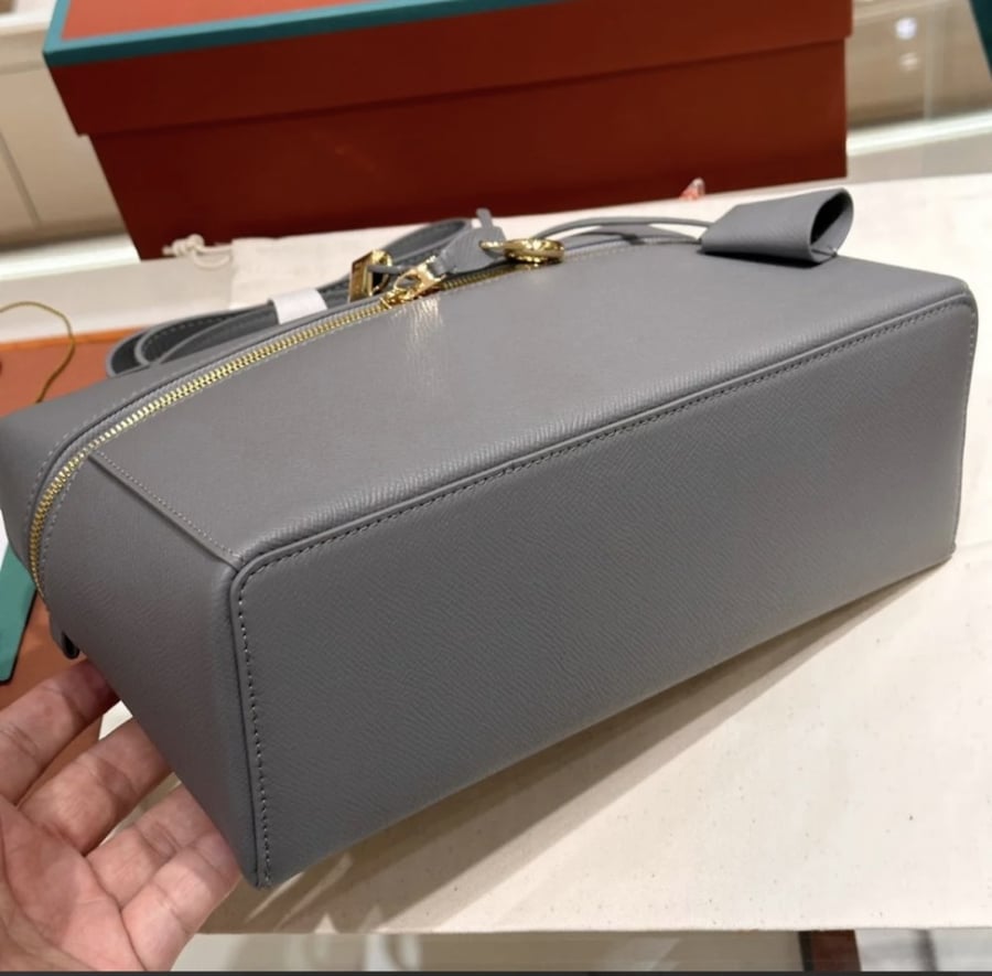 لوروبيانا المقاس العرض  27cm الارتفاع 16cm العمق 6cm