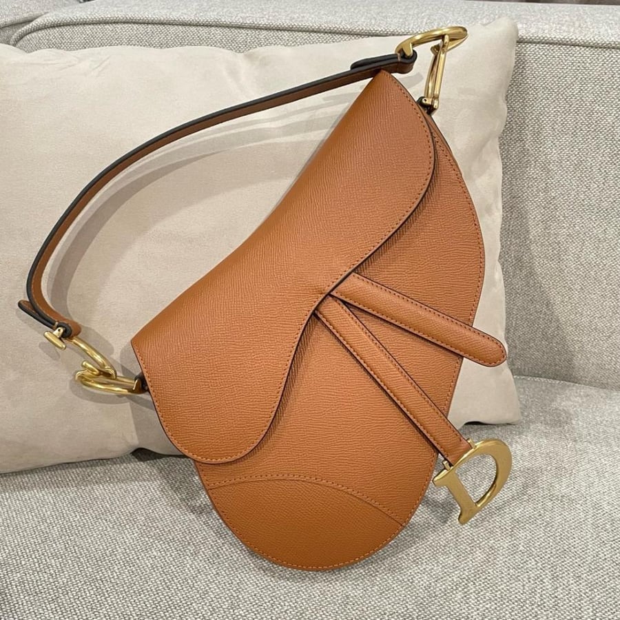 ديور saddle bag  المقاس العرض 25.5cm الارتفاع 20cm العمق 6.5cm