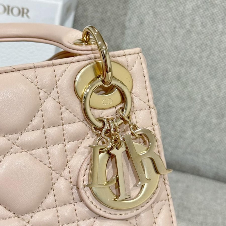 ليدي ديور  ميني. المقاس العرض 17cm الارتفاع 15cm العمق7cm
