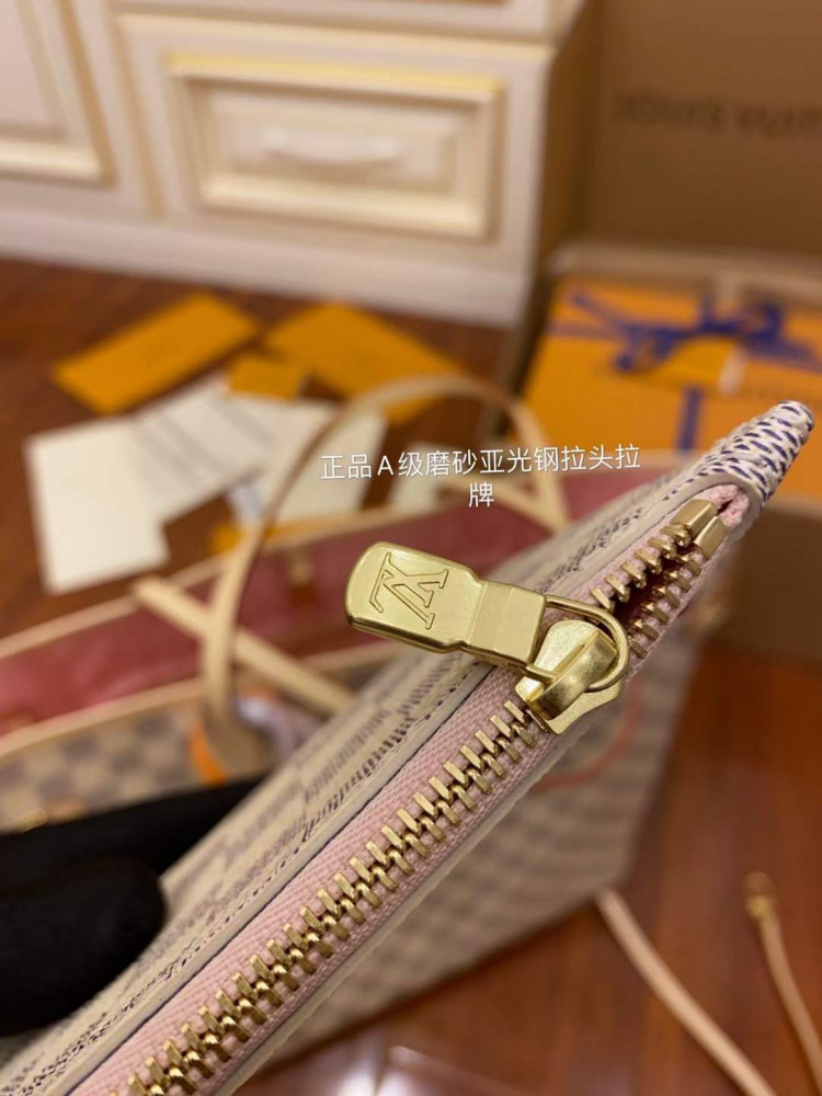لوي فيتون. المقاس العرض 31cm الارتفاع28cm العمق14cm