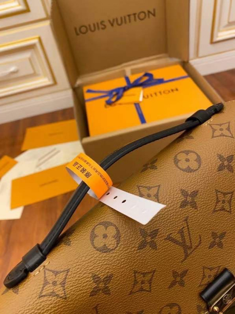لوي فيتون. المقاس العرض25cm الارتفاع 19cm العمق 7cm