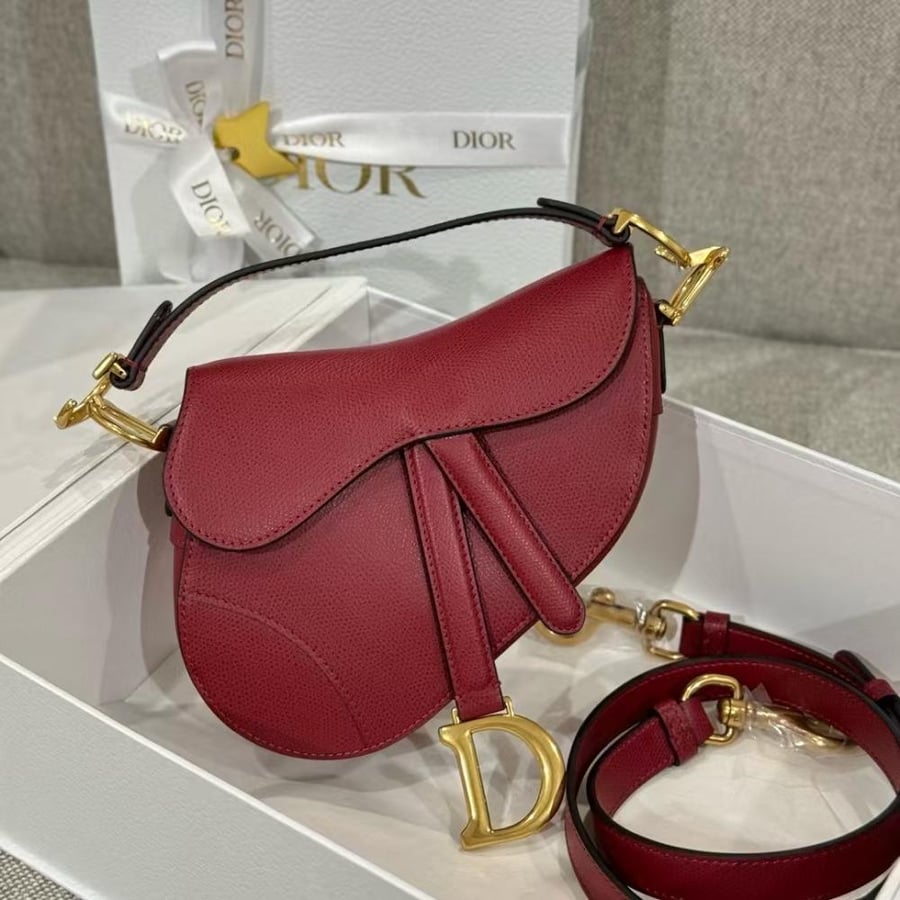 ديور saddle bag  المقاس العرض 19cm الارتفاع 16cm العمق 5cm