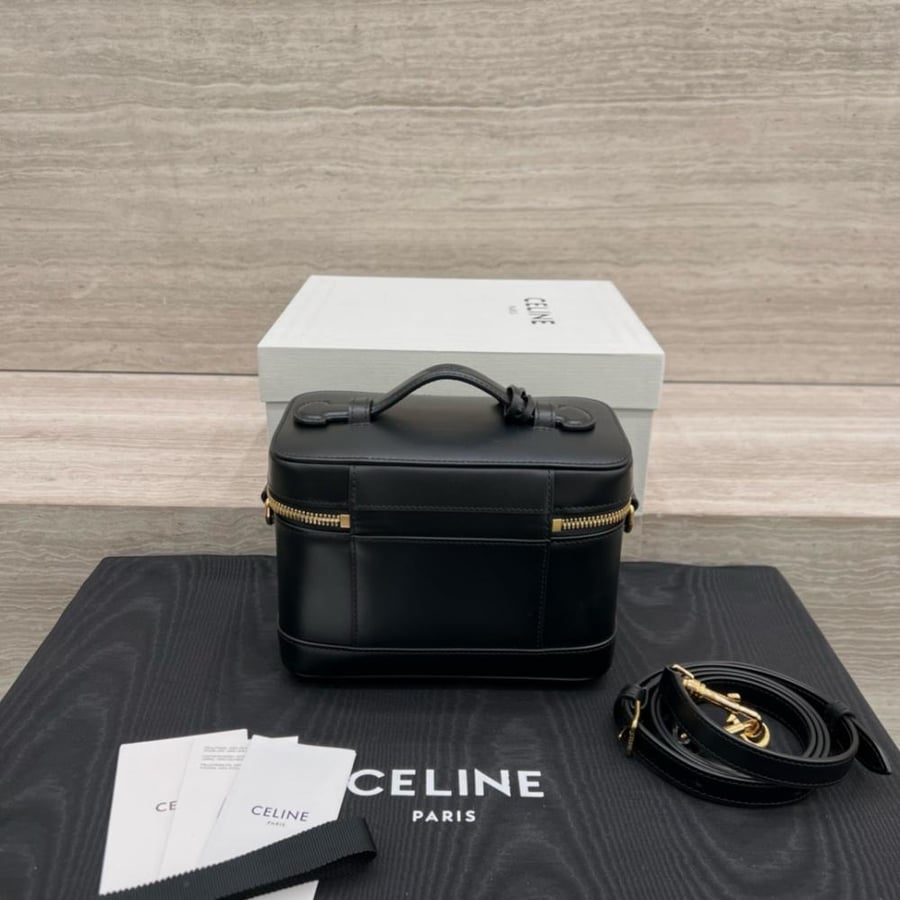 سيلين  TRIOMPHE CANVAS  المقاس العرض 18cm الارتفاع 12cm العمق18cm