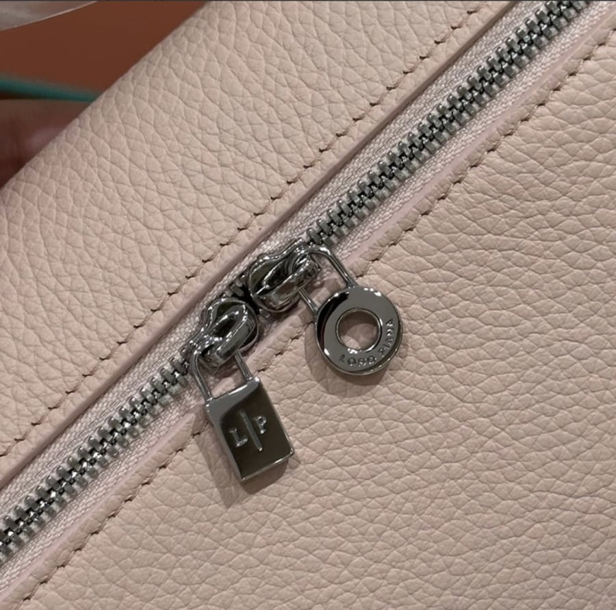 لوربيانا  المقاس العرض 19cm الارتفاع11cm العمق 6.5cm