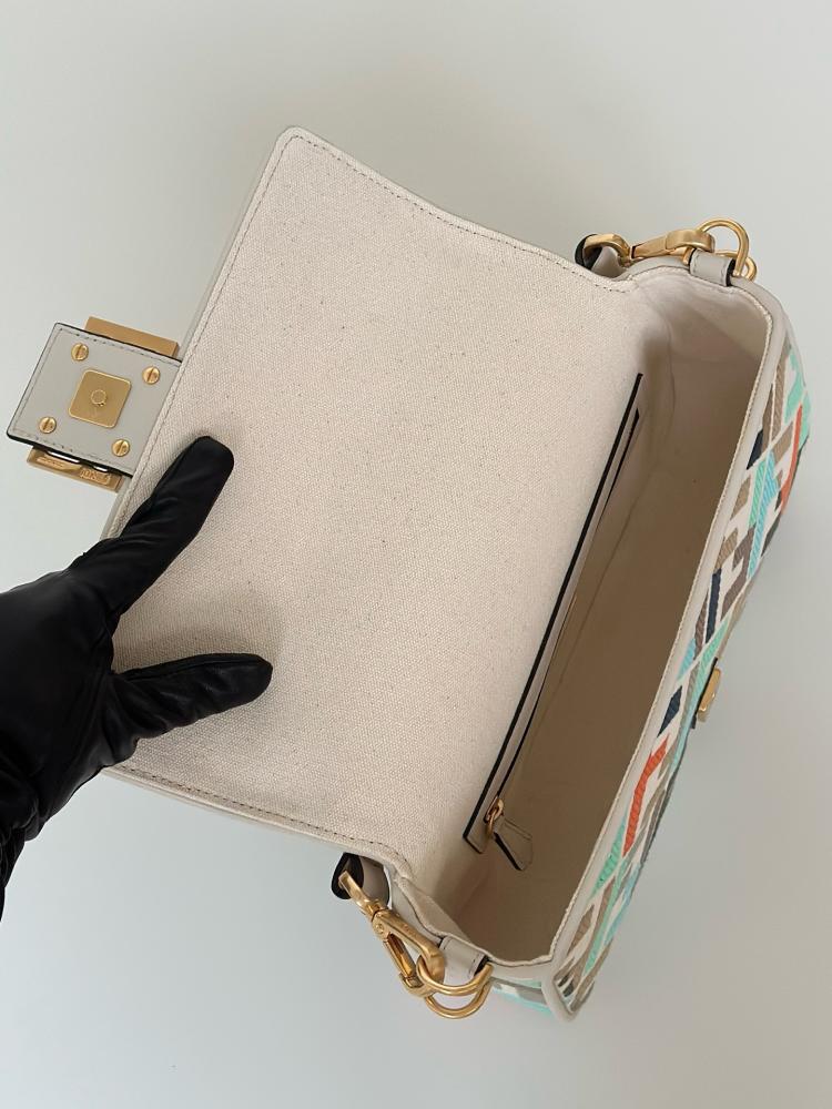 فندي باقيت المقاس العرض 27cm الارتفاع 14cm العمق 6cn