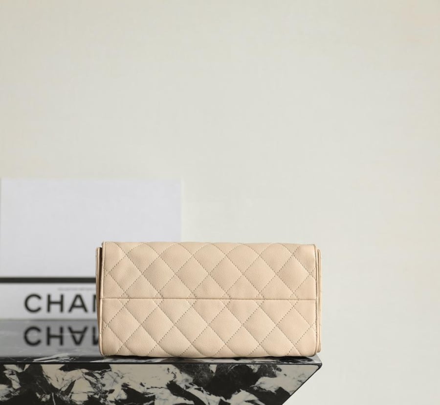 شانيل  25bag المقاس العرض 30cm الارتفاع 26cm العمق14cm
