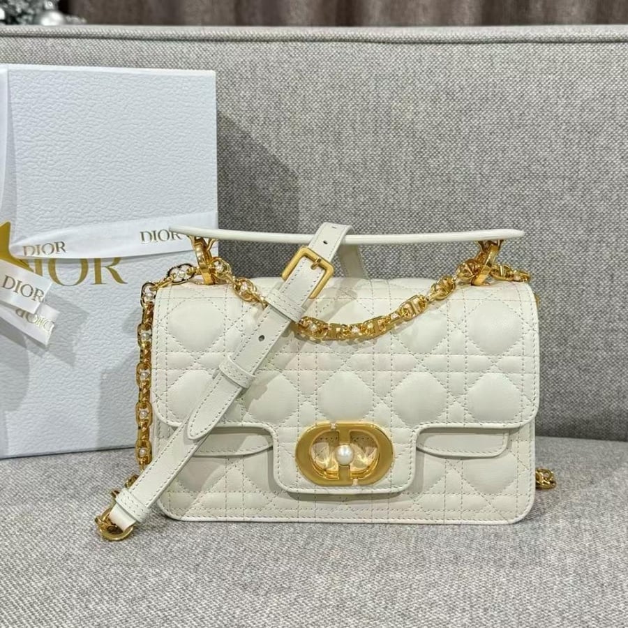 ديور jolie. المقاس العرض 22cm الارتفاع 14cm العمق8cm