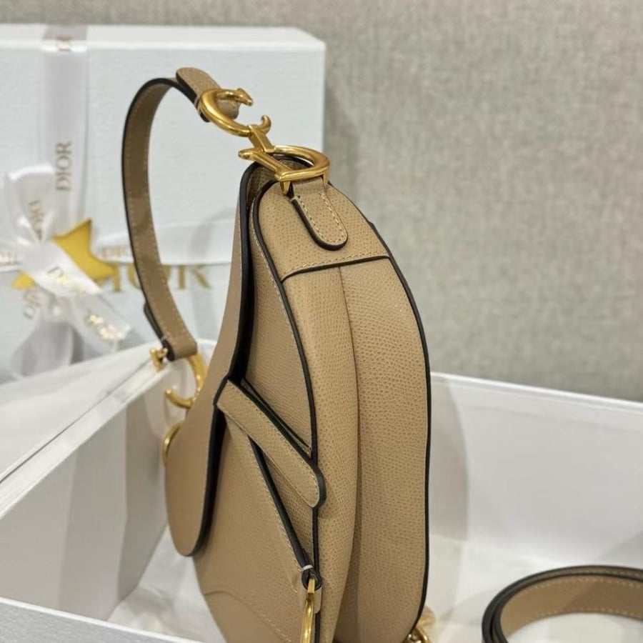 ديور saddle bag  المقاس العرض 19cm الارتفاع 16cm العمق 5cm