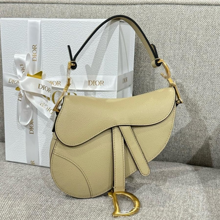 ديور saddle bag  المقاس العرض 25.5cm الارتفاع 20cm العمق 6.5cm