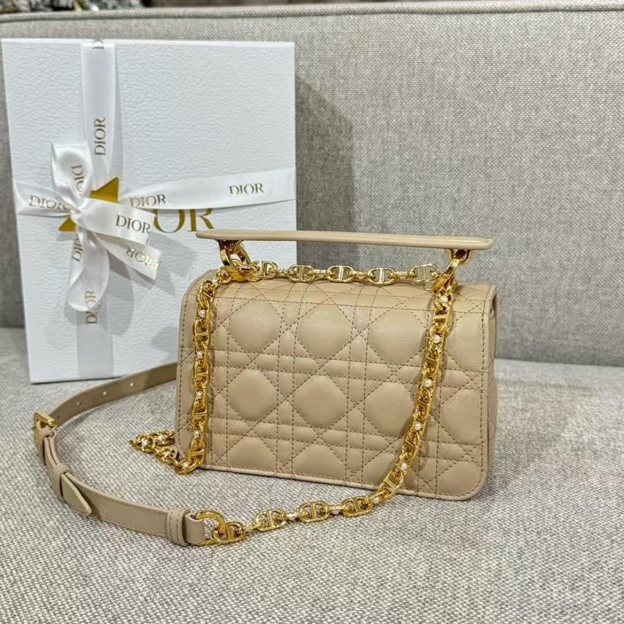 ديور jolie المقاس العرض 19cm الارتفاع 12cm العمق 6cm