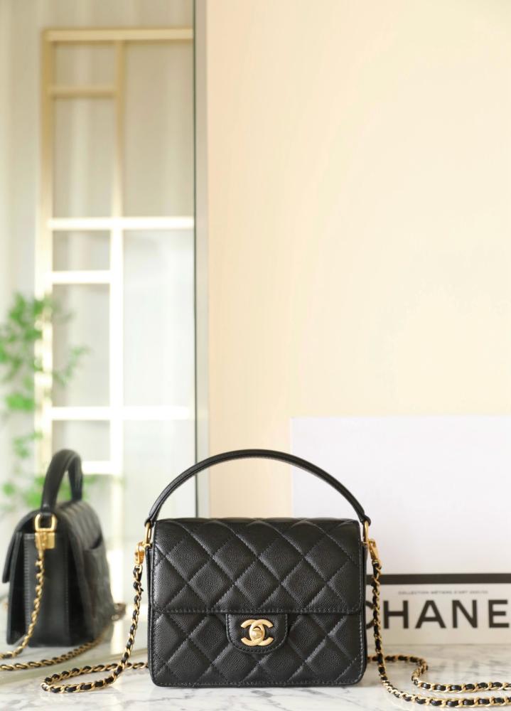شانيل المقاس العرض 14cmالارتفاع19cm العمق4.5cm