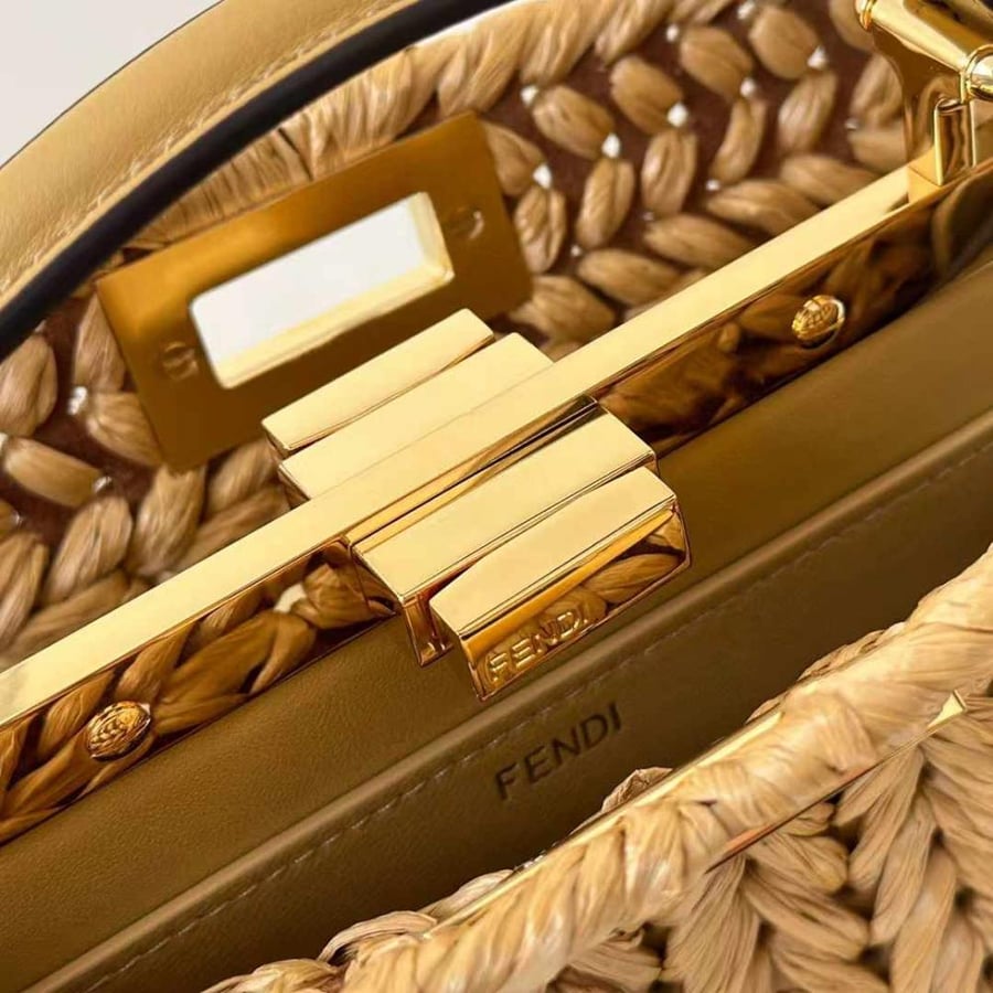 فندي بيكابو مقاس 27cm.