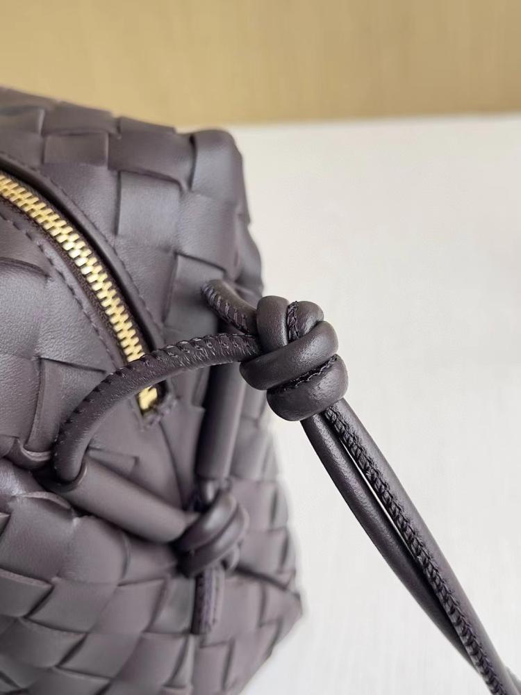 بوتيقا.  المقاس العرض 25cm الارتفاع18cm. العمق11cm