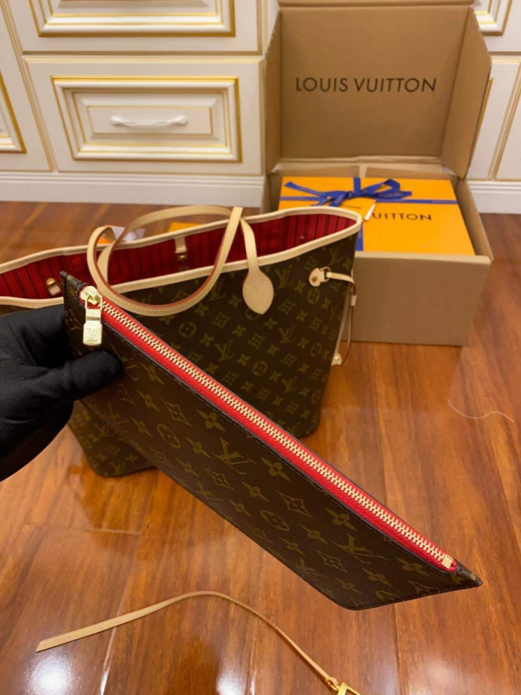 لوي فيتون. المقاس العرض.  32cm الارتفاع29cm  العمق17cm