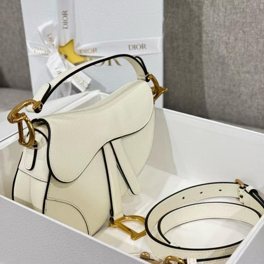 ديور saddle bag  المقاس العرض 19cm الارتفاع 16cm العمق 5cm