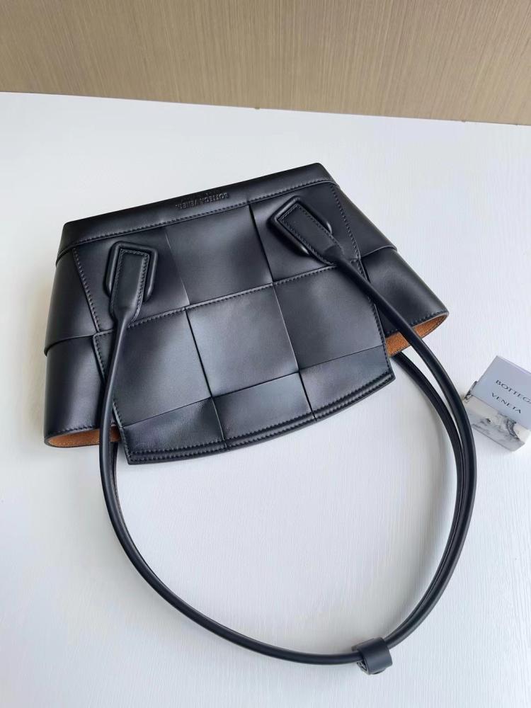 بوتيقا  Arco33.  المقاس العرض33cm. الارتفاع 23cm العمق6cm