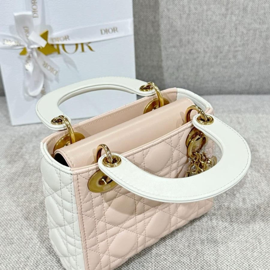ليدي ديور  ميني. المقاس العرض 17cm الارتفاع 15cm العمق7cm