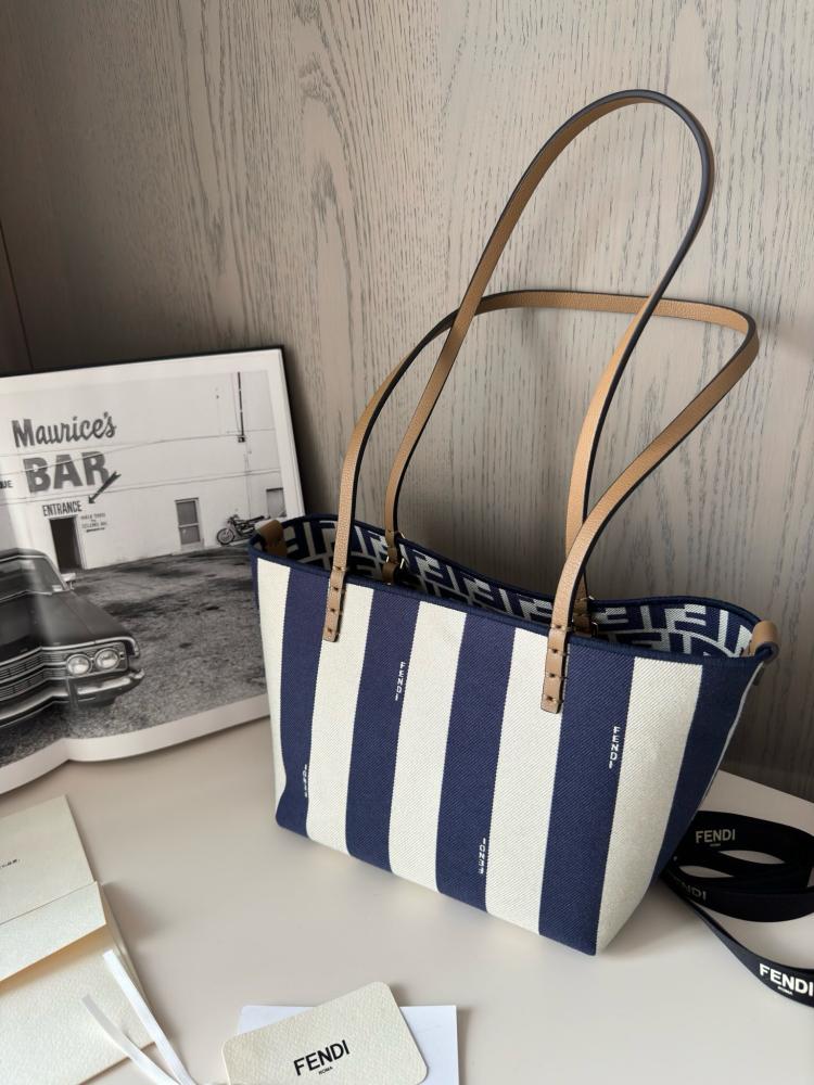 فندي المقاس العرض 23cm الارتفاع 15cm  العمق 19.5cm