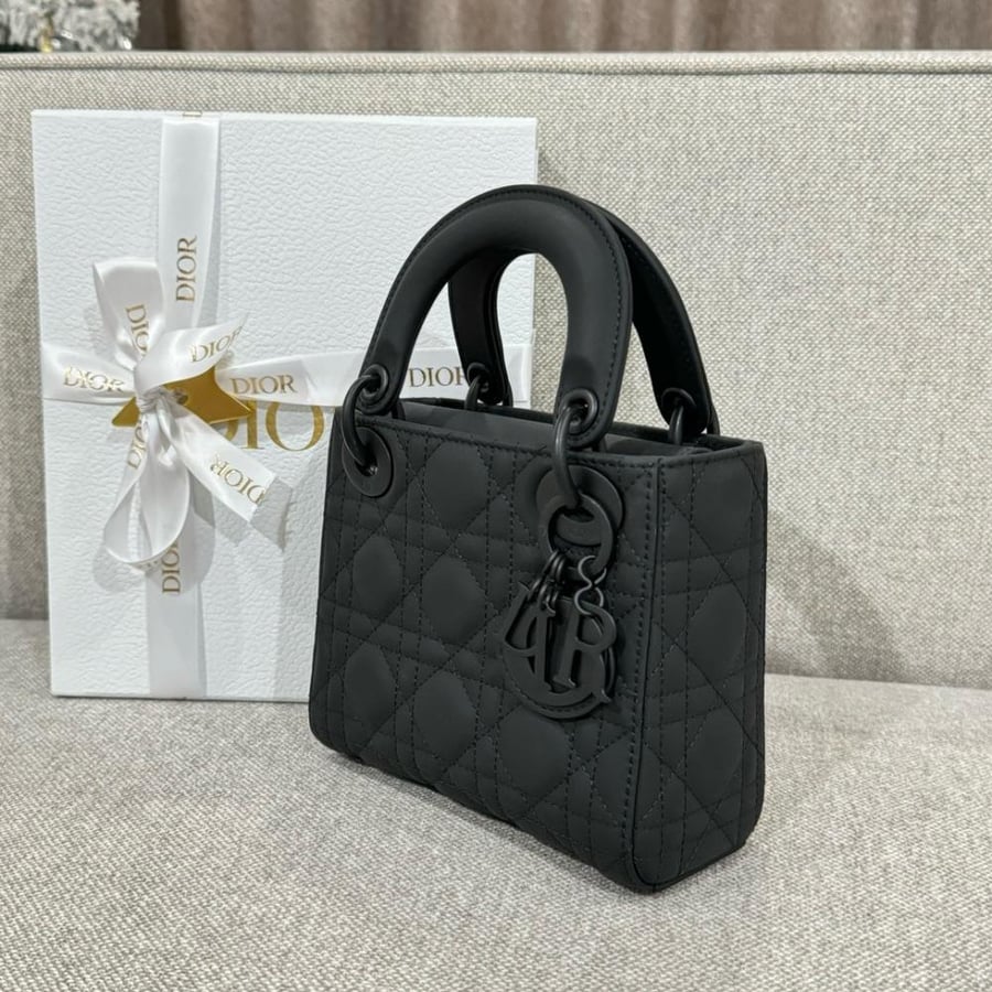 ليدي ديور  ميني. المقاس العرض 17cm الارتفاع 15cm العمق7cm