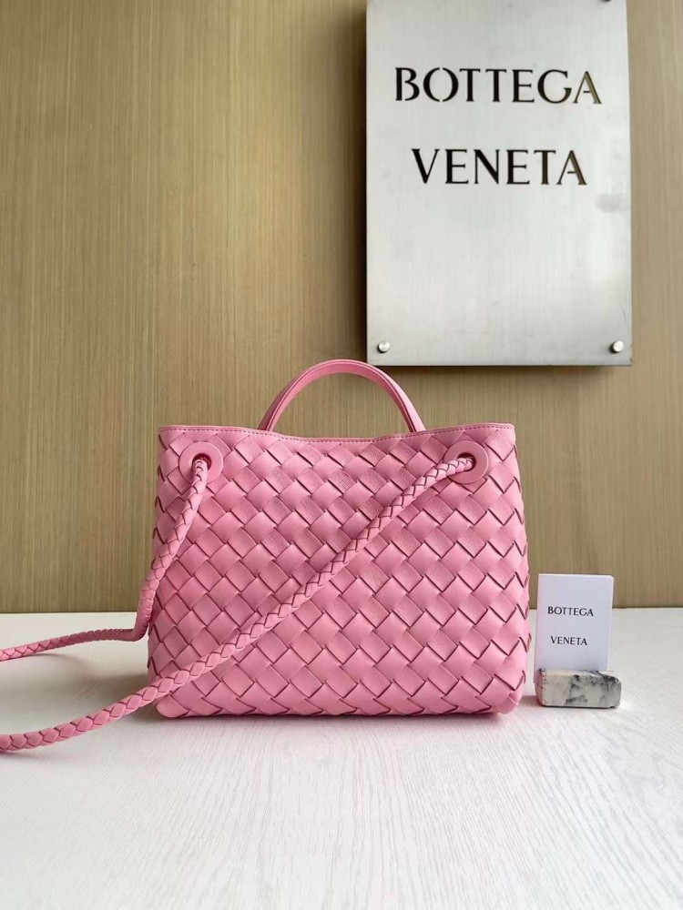 بوتيقا  المقاس العرض 25cm الارتفاع 20cm. العمق11cm