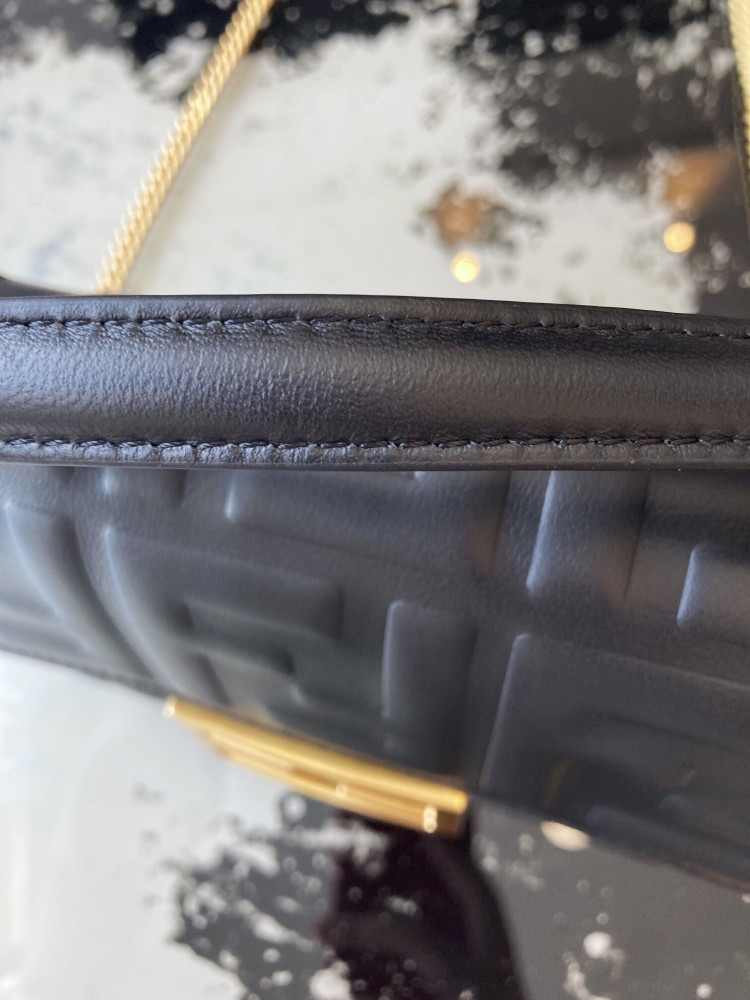 فندي باقيت. المقاس  العرض19cm الارتفاع 10cm. العمق 4cm