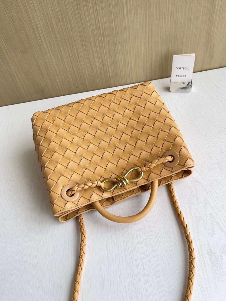 بوتيقا  المقاس العرض 25cm الارتفاع 20cm. العمق11cm