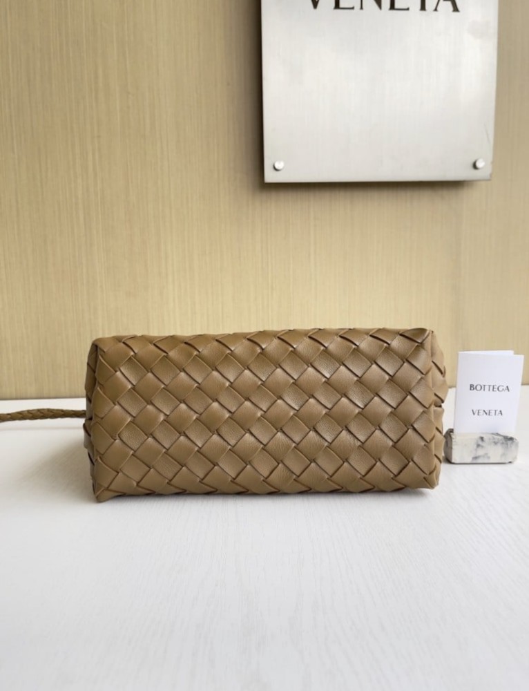 بوتيقا  المقاس العرض 25cm الارتفاع 20cm. العمق11cm